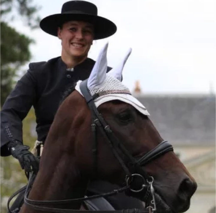Ecurie De La Peraliere CENTRE EQUESTRE LA TARDIERE Mask Group